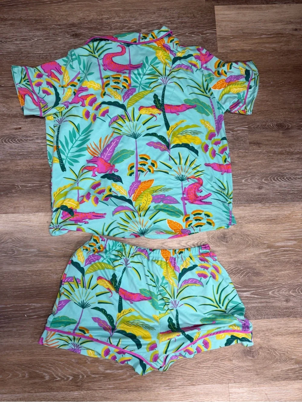 Room Service Women’s Large 2PC Pajama. Set Turquoise Crocodile Cove EUC Cozy - Picture 5 of 9